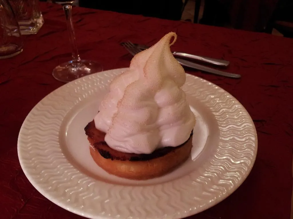 Le Grand Hotel Aups 2*,  France