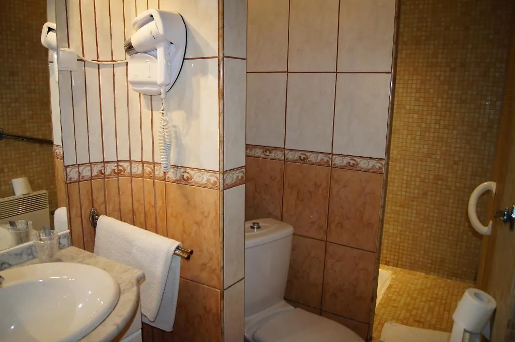 Le Grand Hotel Aups 2*,